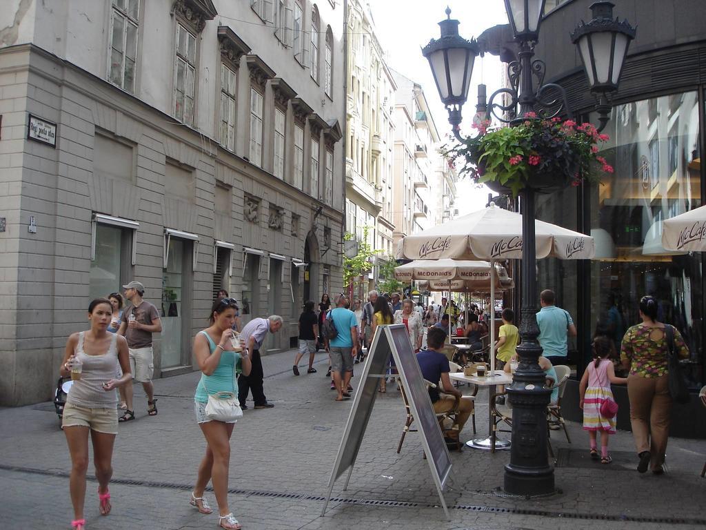 Romantic Centrum Apartman Будапеща Екстериор снимка
